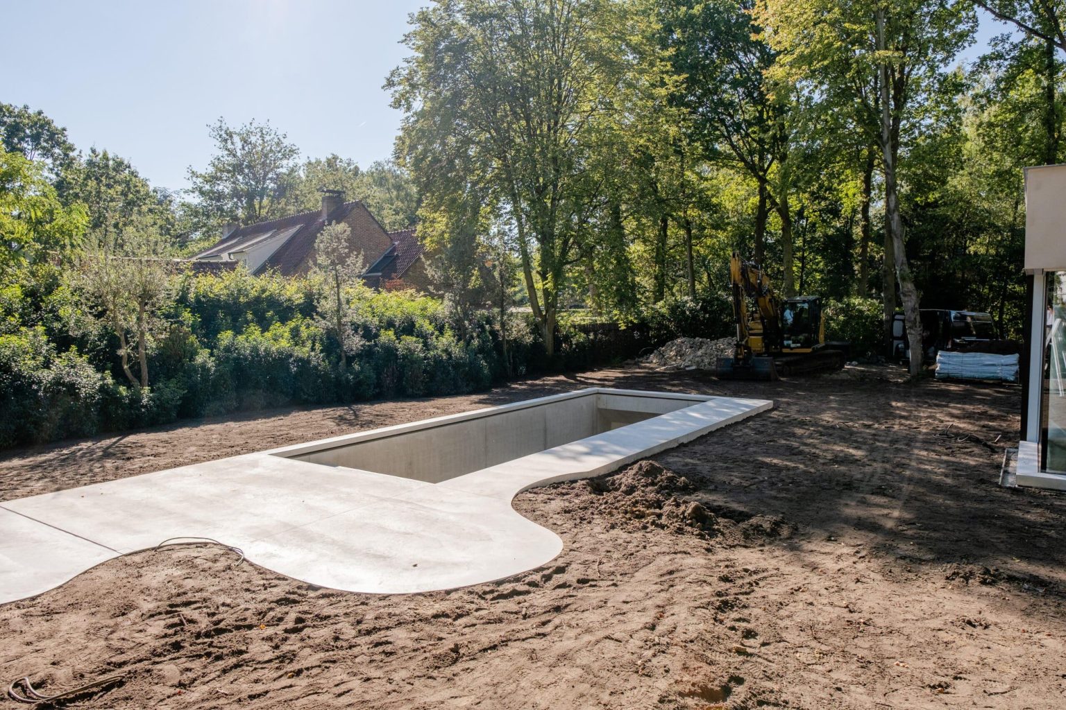 Luxe zwembad waarvan het ontwerp het resultaat is van samenwerken met een professionele zwembadspecialist